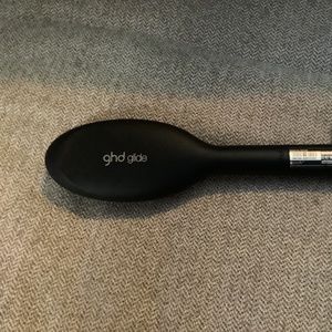 GHD straightening brush